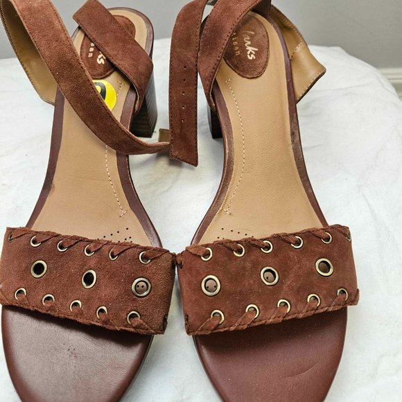 Clarks Brown Suede Heels New Size 8 - Picture 1 of 2